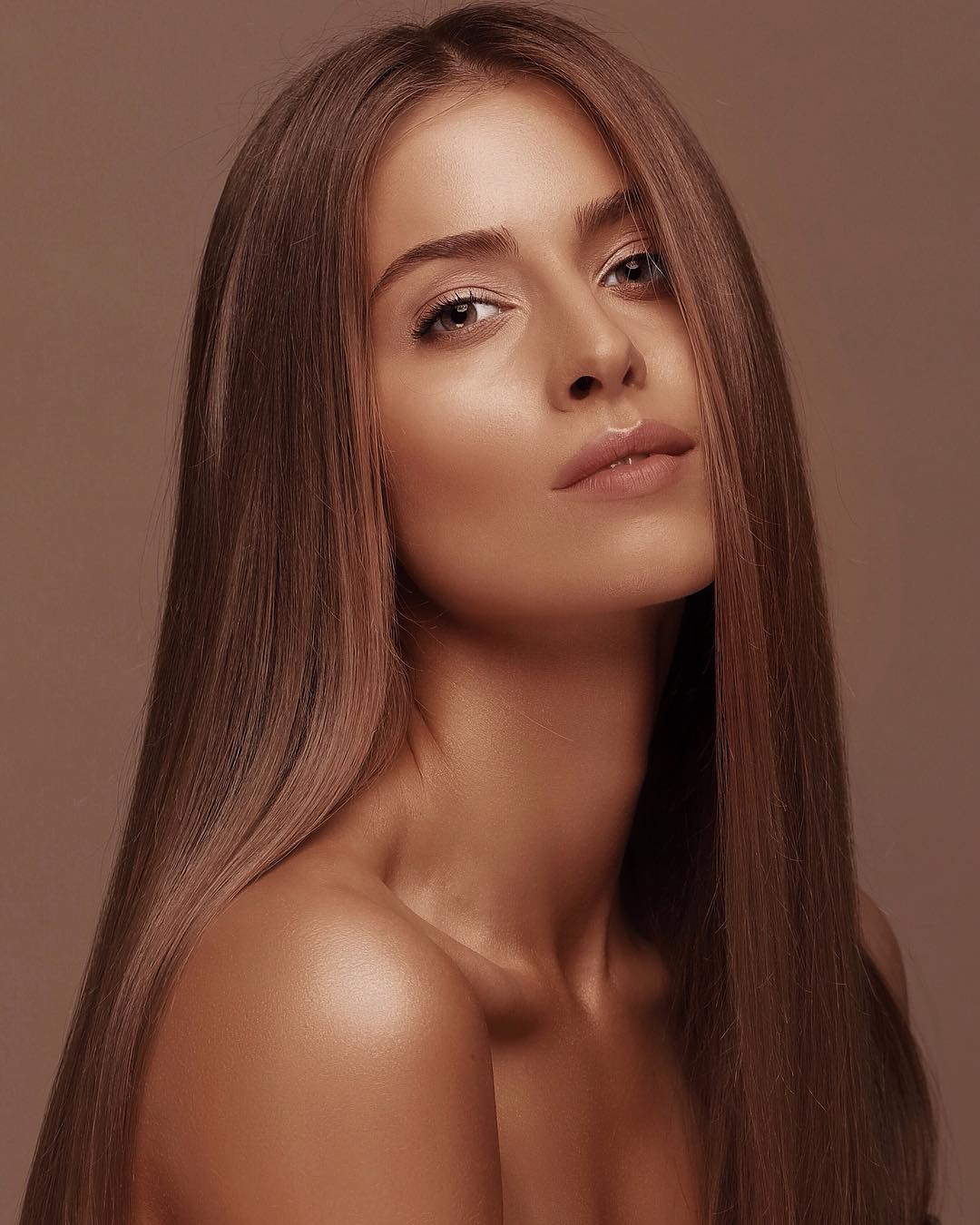 17-річну онуку Ротару присоромили за відверте фото